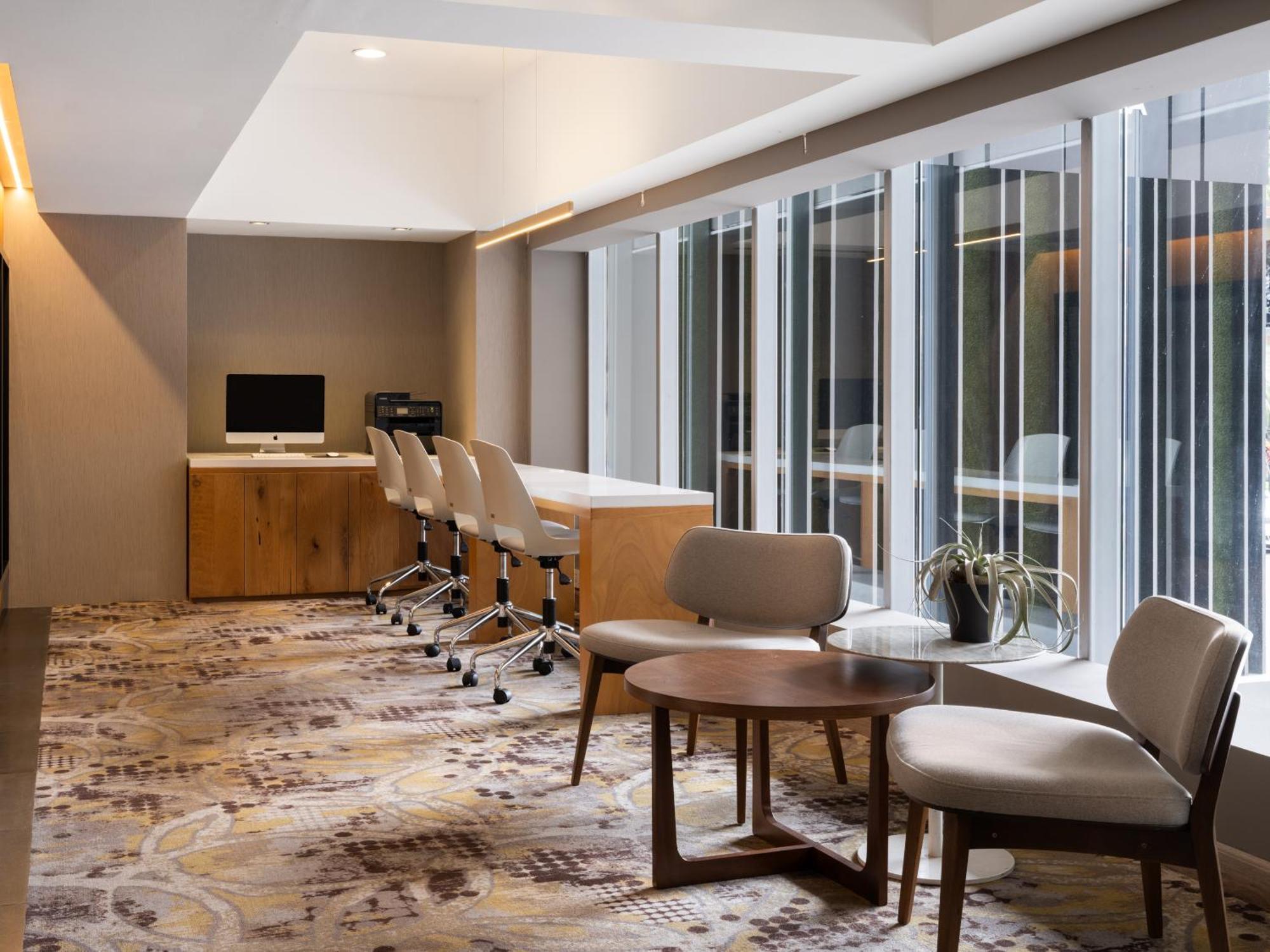 Radisson hotel y Suites Guatemala Exterior foto Business Center
