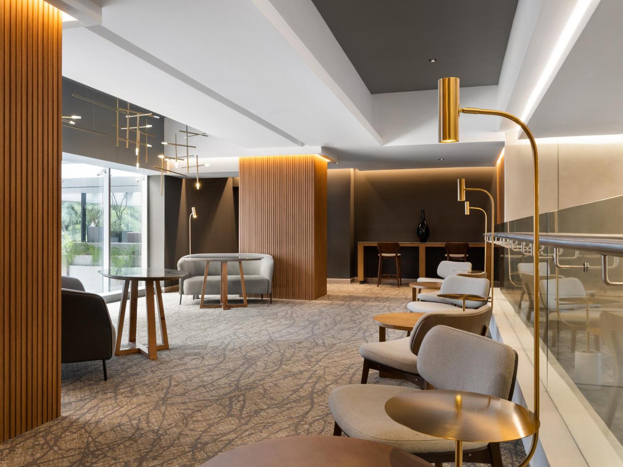 Radisson hotel y Suites Guatemala Exterior foto The lounge at the airport