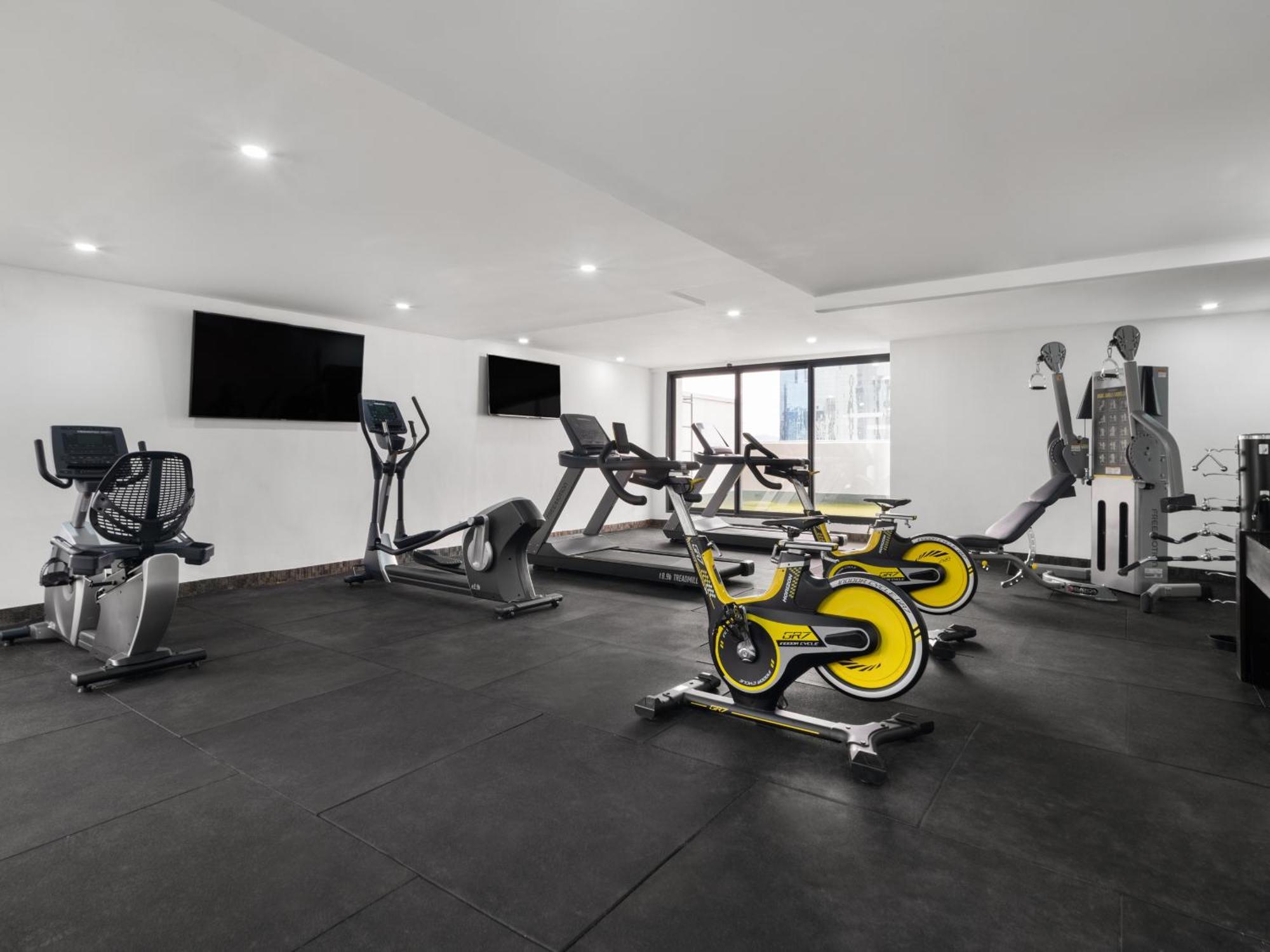 Radisson hotel y Suites Guatemala Exterior foto A gym in a private house
